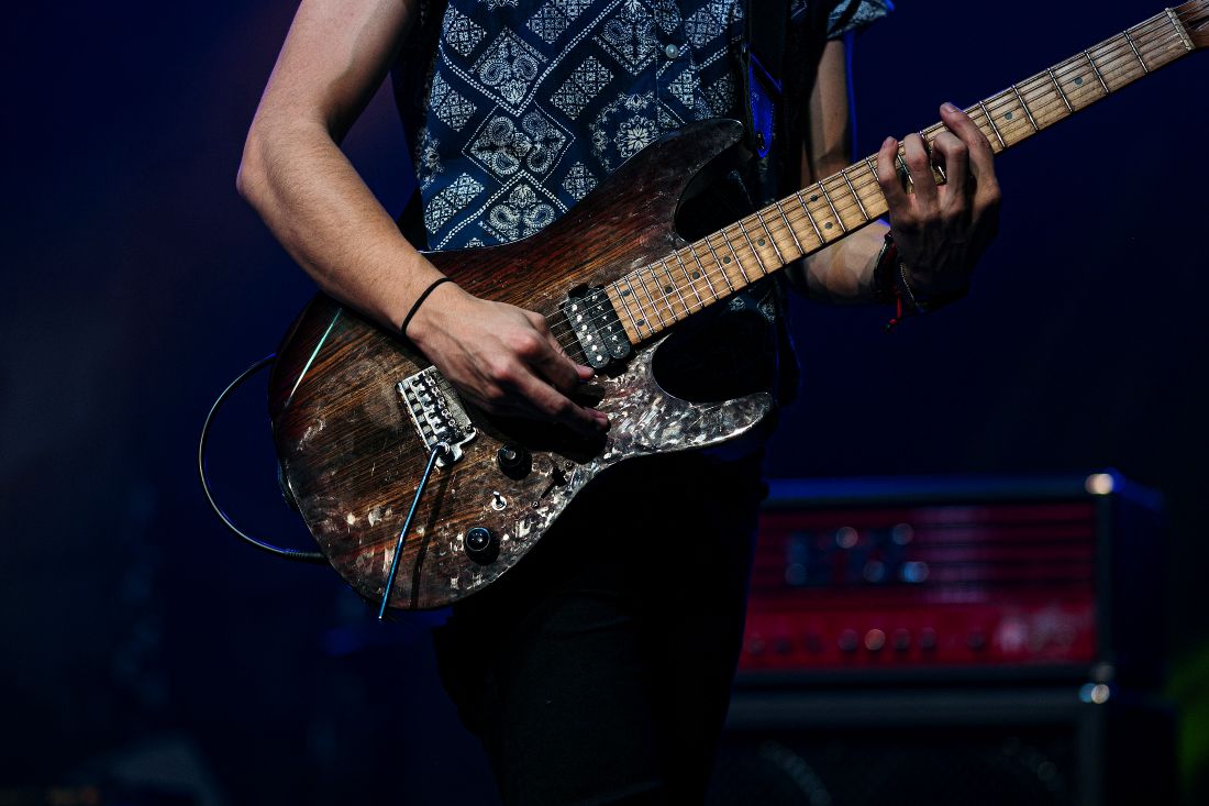 Top 10 riffs die elke gitarist móét kunnen spelen