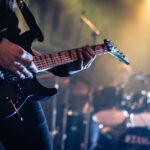 De gekste gitaarsolo’s ooit: van krankzinnige riffs tot pure rockchaos