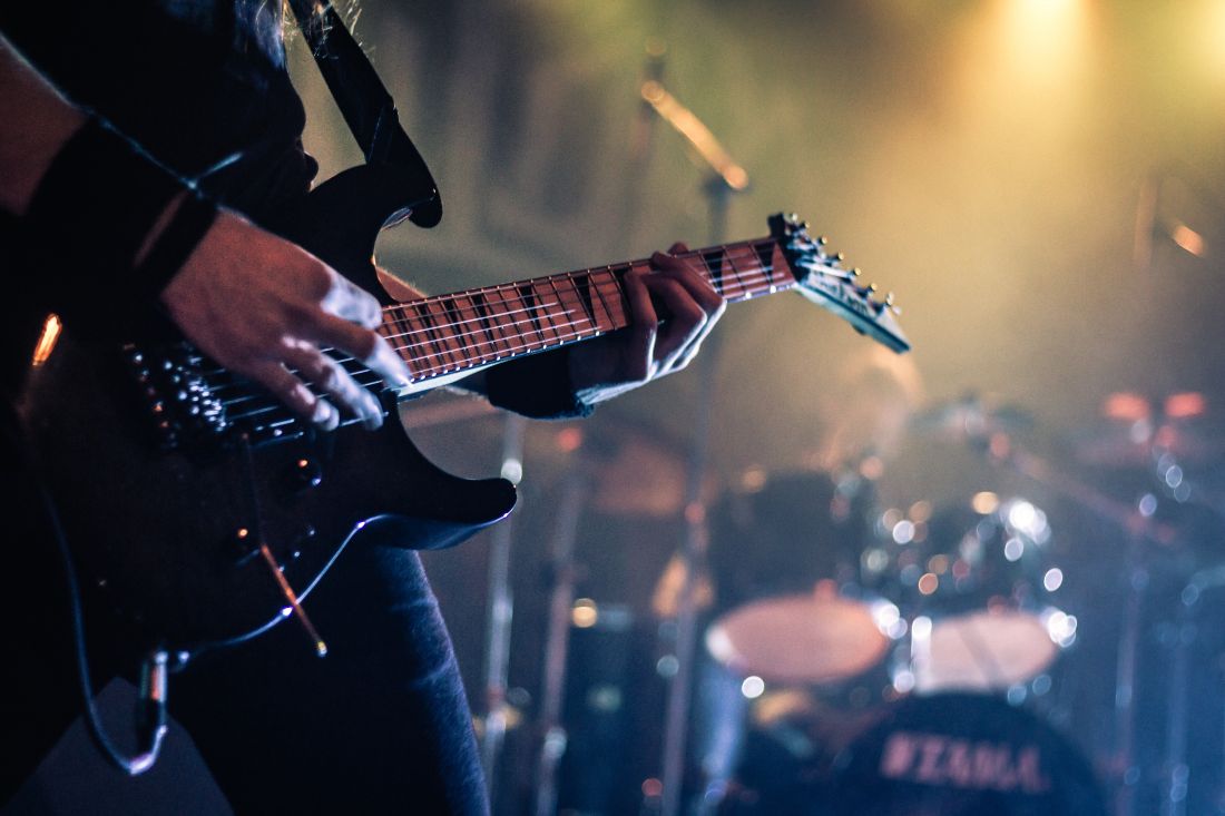 De gekste gitaarsolo’s ooit: van krankzinnige riffs tot pure rockchaos