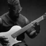 Abasi Stage 7: Tosin Abasi geeft de nylon-snarige gitaar een futuristische make-over